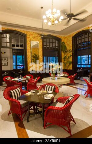 The Strand café dans l'hôtel colonial Strand à Yangon (Rangoon), la plus grande ville du Myanmar. Banque D'Images