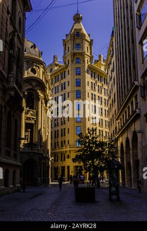 Rue classique de New York, située à Santiago du Chili au Chili Banque D'Images