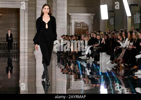 Victoria Beckham AW20 Runway pendant la semaine de la mode de Londres Février 2020 - Londres, Royaume-Uni 16/02/2020 | utilisation dans le monde entier Banque D'Images