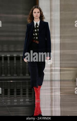 Victoria Beckham AW20 Runway pendant la semaine de la mode de Londres Février 2020 - Londres, Royaume-Uni 16/02/2020 | utilisation dans le monde entier Banque D'Images