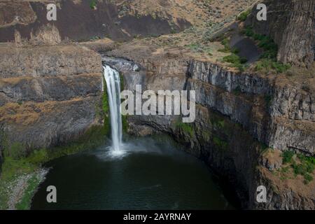 Vue sur les chutes de Palouse au parc national de Palouse Falls dans l'est de l'État de Washington, États-Unis. Banque D'Images