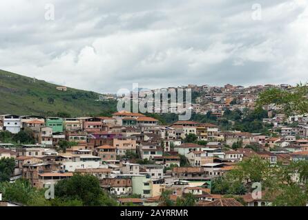 Mariana, MINAS GERAIS, BRÉSIL - 23 DÉCEMBRE 2019 : vue panoramique sur la ville de Mariana à Minas Gerais, Brésil. Mariana est la plus ancienne ville de l'état de Banque D'Images