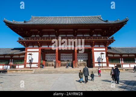 Le temple Todai-ji (Grand temple de l'est), un complexe de temples bouddhistes et un site classé au patrimoine mondial de l'UNESCO situé dans la ville de Nara, au Japon. Banque D'Images