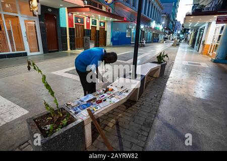 27 novembre 2019, la Havane, Cuba: Vendeur de rue vendant dans les rues de la Havane Banque D'Images