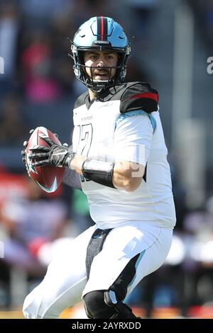 16 février 2020: Dallas Renegades quarterback Landry Jones (12) cherche un récepteur ouvert dans le jeu entre Dallas Renegades et Los Angeles Wildcats, Dignité Health Sports Park, Carson, CA. Peter Joneleit/CSM Banque D'Images