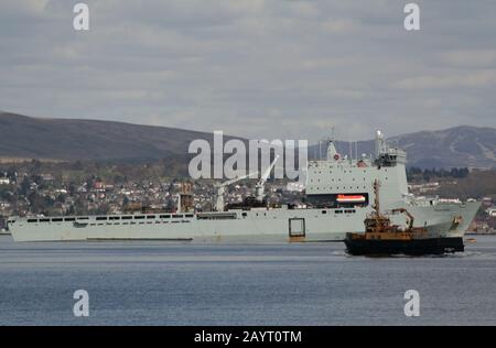 L'appel de demandes de la Royal Fleet Auxiliary Mounts Bay (L3008) et le SD Oronsay de Serco Marine Services, au large de Greenock au début de l'exercice joint Warrior 12-1. Banque D'Images