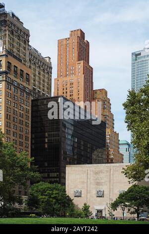 Gratte-ciel Art déco, 21 West Street, bâtiment Tunnel Authority pour Battery Tunnel avec une coupe de la ville de Manhattan, New York Banque D'Images