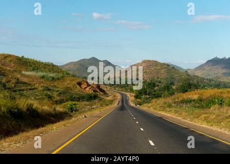 La route de Blantyre à Zomba au Malawi. Banque D'Images