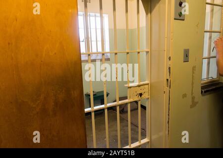 Cellule de prison de Nelson Mandelas à la prison de sécurité maximale sur l'île Robben, qui est une île de Table Bay, à 6,9 km à l'ouest de la côte du Cap, au sud Banque D'Images