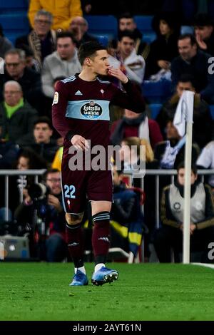 Santi Mina de RC Celta de Vigo célèbre un but vu en action lors du match la Liga entre Real Madrid et RC Celta de Vigo au stade Santiago Bernabeu de Madrid.(score final; Real Madrid 2:2 RC Celta de Vigo) Banque D'Images