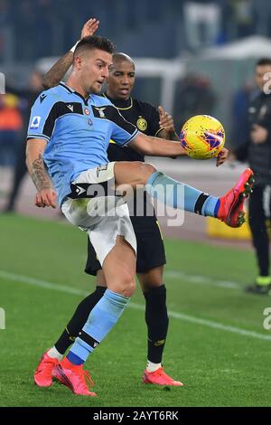 Rome, Italie. 16 février 2020. Football Serie A Lazio / Inter, Rome (Italie) 16 Février 2020 Sergej Milinkovic Savic Et Ashley Young Credit: Agence De Photo Indépendante/Alay Live News Banque D'Images