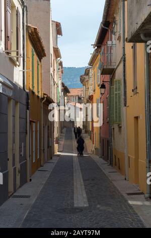 Scène de rue à Cassis, qui est une pittoresque communauté balnéaire, située à 20 km à l'est de Marseille dans la région Provence-Alpes-Côte d'Azur dans le sud Banque D'Images