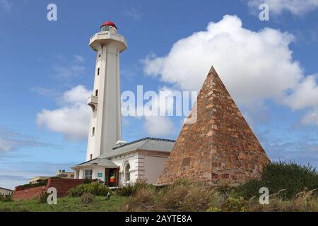 Phare Et Pyramide, Réserve Donkin, Port Elizabeth, Baie Nelson Mandela, Province Du Cap Oriental, Afrique Du Sud Banque D'Images