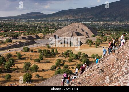 Pyramide de la Lune, de la pyramide du Soleil, Teotihuacan, banlieue de Mexico, Mexique, Amérique centrale Banque D'Images