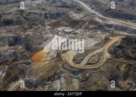 Vue aérienne d'une mine à ciel ouvert. Exploitation et pollution de la nature Banque D'Images