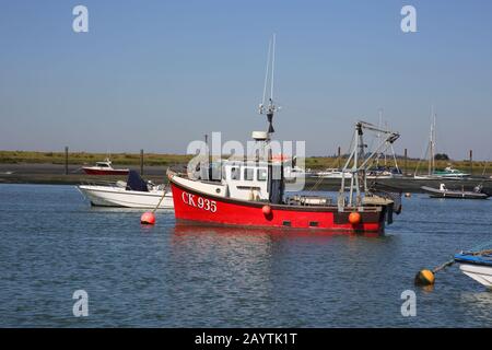 bateau de pêche amarré à l'ouest de mersea sur l'île de mersea sur la côte d'essex Banque D'Images