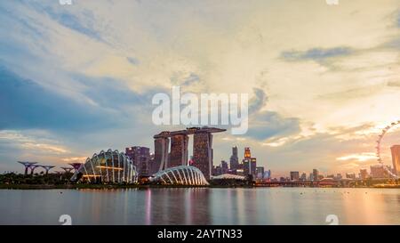 Singapour-Mai 19, 2019 : Paysage urbain et moderne de Singapour ville financière en Asie. Vue de la baie de la marina de Singapour. Paysage de bâtiment d'affaires et Banque D'Images