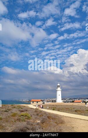 Éditorial / KATO PAFOS - CHYPRE Oct 2018 le phare du site archéologique de Kato Pafos sur l'île de Cyrpus. Banque D'Images