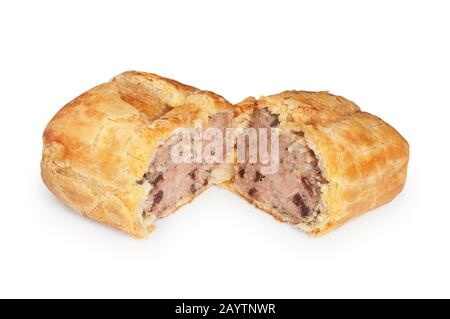 Studio tourné d'un rouleau de saucisse maison isolé sur un fond blanc - John Gollop Banque D'Images