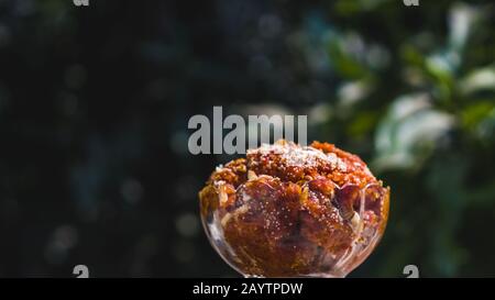 Gajar ka halwa, également connu sous le nom de Gajbuer halua, Gajrela, Gajar Pak, et Carrot halwa est un pudding de dessert sucré à base de carottes du sous-continent indien Banque D'Images