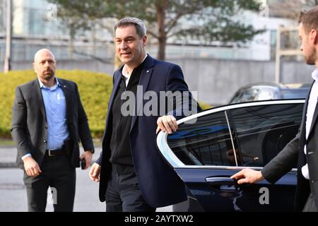 Markus SOEDER (président du ministre Bavaria et président du CSU) sort de sa limousine, voiture de société. Réunion de gestion du CSU au siège du CSU à Munich, le 17 février 2020 | utilisation dans le monde entier Banque D'Images