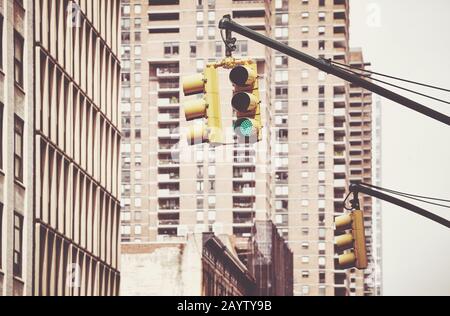 Feu de signalisation à New York City, couleur appliquée, États-Unis. Banque D'Images