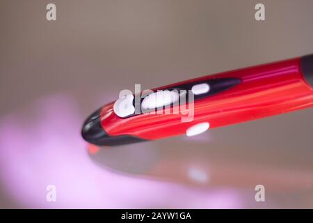 Souris optique usb stylo numérique bluetooth wifi ordinateur écrit avec cliquez sur bouton et molette. Banque D'Images