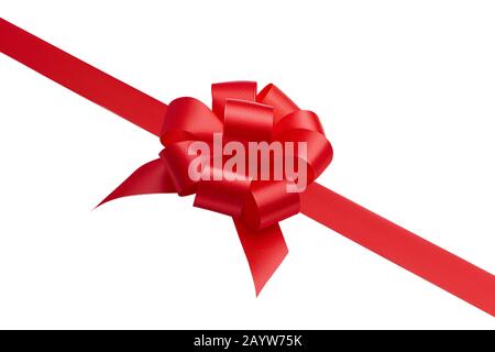 Vue latérale d'un grand beau cadeau tendance à la main noeud créatif et ruban rouge satin situé en diagonale sur une image isolée sur fond blanc Banque D'Images