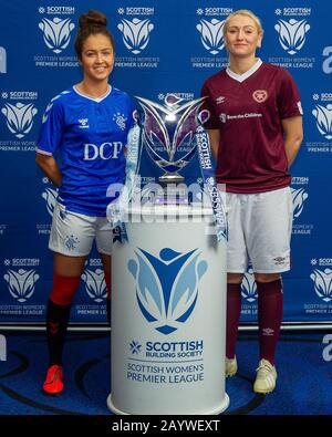 Glasgow, Royaume-Uni. 17 février 2020. Emma Brownlie Des Rangers Lfc & Mariel Kaney De Heart Of Midlothian Pendant L'Événement De Lancement De La Première Ligue Écossaise De La Scottish Building Society Au Stade National, Hampden Park, Glasgow, Lundi 17 Février 2020 | Crédit Colin Poultney/Alay Live News Banque D'Images