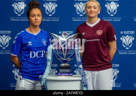 Glasgow, Royaume-Uni. 17 février 2020. Emma Brownlie Des Rangers Lfc & Mariel Kaney De Heart Of Midlothian Pendant L'Événement De Lancement De La Première Ligue Écossaise De La Scottish Building Society Au Stade National, Hampden Park, Glasgow, Lundi 17 Février 2020 | Crédit Colin Poultney/Alay Live News Banque D'Images