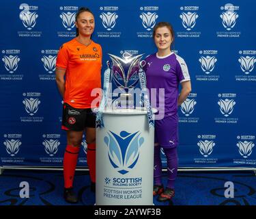 Glasgow, Royaume-Uni. 17 février 2020. Keira Johnstone De Dundee United & Hannah Markley De Boroughmuir Thistle Lors Du Lancement De La Première Saison De La Ligue Des Femmes Écossaise Au Stade National, Hampden Park, Glasgow, Lundi 17 Février 2020 | Crédit Colin Poultney/Alay Live News Banque D'Images