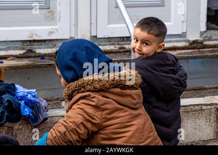 Enfants Du Camp De Moria Lesbos Grèce Banque D'Images