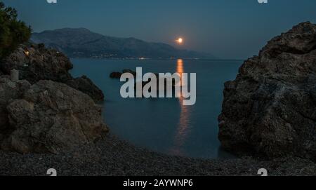 Moon Rising, Dalmatie Centrale, Croatie Banque D'Images