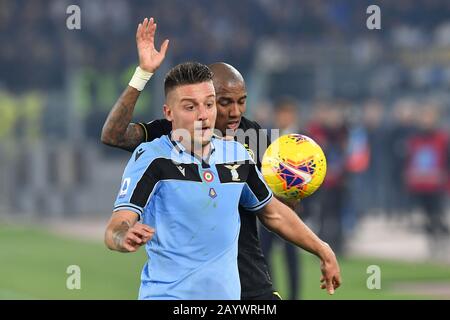 Rome, Italie. 16 février 2020. Sergej Milinkovic-Savic (Latium) Ashley Young (Inter) lors du match de la Serie italienne entre Lazio 2-1 au stade Olimpic le 16 février 2020 à Rome, Italie. Crédit: Aflo Co. Ltd./Alay Live News Banque D'Images