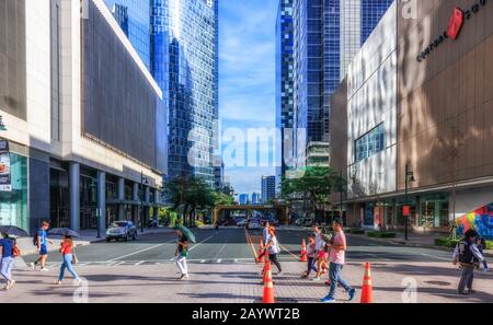 Bonifacio Global City, Metro Manila, Philippines - 19 Décembre 2019: Vue Sur La Rue À Bgc Banque D'Images