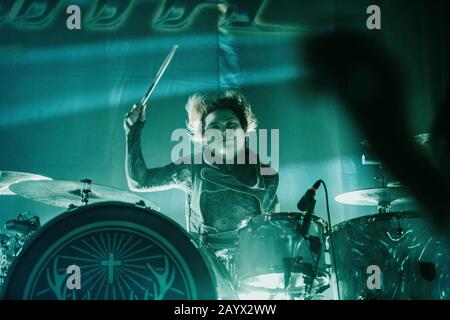 Copenhague, Danemark. 15 février 2020. Le groupe de métal japonais Crossfaith exécute un concert en direct à Amager Bio à Copenhague. Ici le batteur Tatsuya Amano est vu en direct sur scène. (Crédit Photo: Gonzales Photo - Nikolaj Bransholm). Banque D'Images