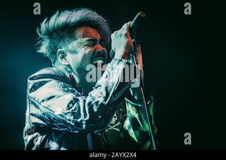 Copenhague, Danemark. 15 février 2020. Le groupe de métal japonais Crossfaith exécute un concert en direct à Amager Bio à Copenhague. Ici, le chanteur Kenta Koie est vu en direct sur scène. (Crédit Photo: Gonzales Photo - Nikolaj Bransholm). Banque D'Images