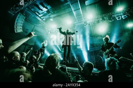 Copenhague, Danemark. 15 février 2020. Le groupe de métal japonais Crossfaith exécute un concert en direct à Amager Bio à Copenhague. Ici, le chanteur Kenta Koie est vu en direct sur scène. (Crédit Photo: Gonzales Photo - Nikolaj Bransholm). Banque D'Images