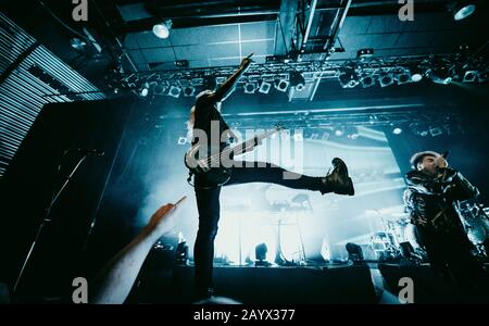 Copenhague, Danemark. 15 février 2020. Le groupe de métal japonais Crossfaith exécute un concert en direct à Amager Bio à Copenhague. Ici, le bassiste Hiroki Ikegawa est vu en direct sur scène. (Crédit Photo: Gonzales Photo - Nikolaj Bransholm). Banque D'Images