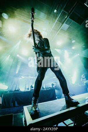 Copenhague, Danemark. 15 février 2020. Le groupe de métal japonais Crossfaith exécute un concert en direct à Amager Bio à Copenhague. Ici, le bassiste Hiroki Ikegawa est vu en direct sur scène. (Crédit Photo: Gonzales Photo - Nikolaj Bransholm). Banque D'Images