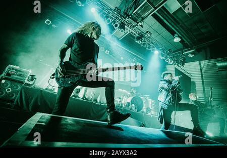 Copenhague, Danemark. 15 février 2020. Le groupe de métal japonais Crossfaith exécute un concert en direct à Amager Bio à Copenhague. Ici, le bassiste Hiroki Ikegawa est vu en direct sur scène. (Crédit Photo: Gonzales Photo - Nikolaj Bransholm). Banque D'Images