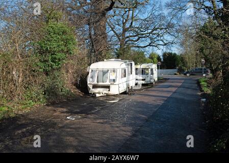 Deux caravanes de voyageurs ont été déversées à Iver Heath, Buckinghamshire. Banque D'Images