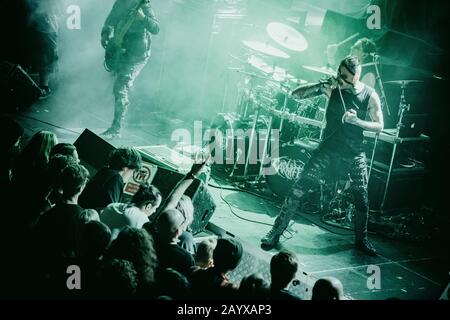 Copenhague, Danemark. 16 février 2020. Le groupe américain deathcore Carnifex exécute un concert en direct à Amager Bio à Copenhague. Ici, le chanteur Scott Lewis est vu en direct sur scène. (Crédit Photo: Gonzales Photo - Nikolaj Bransholm). Banque D'Images