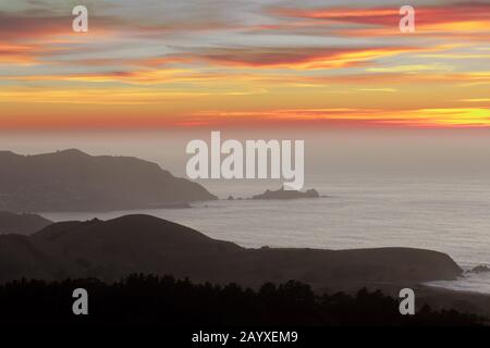 Coucher de soleil sur les Côtes de Pacifica et de Montara Banque D'Images