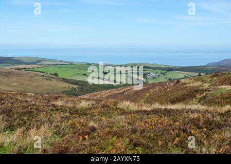 Vue Vers Le Nord de l'autre côté du parc national Exmoor, de Wilmersham Common en direction de Porlock Bay et de Bristol Channel. Banque D'Images