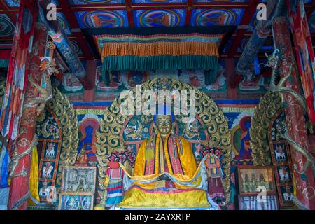 Statue de Bouddha à l'intérieur du temple de Zuu occidental, qui fait partie du monastère d'Erdene Zuu à Kharakhorum, en Mongolie, le plus grand monastère de Mongolie, (Worl de l'UNESCO Banque D'Images