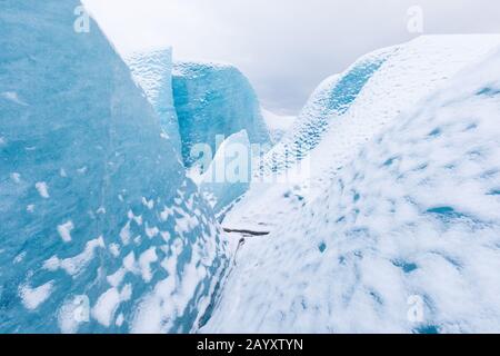 Glacier et montagnes Skaftafell, Parc national de Vatnajokull en Islande. Belle journée sur le plus grand glacier d'Islande. Incroyable paysage naturel d'Islande Banque D'Images