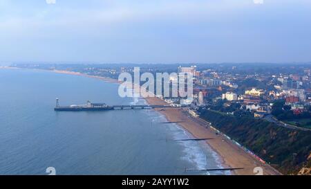 Plage et jetée de Bournemouth en Angleterre Banque D'Images