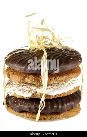 Original Nuremberg Lebkuchen (pain d'épices) isolé sur fond blanc. Banque D'Images