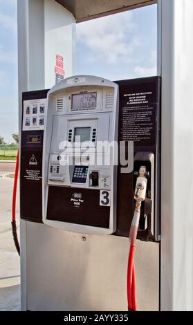 Pompe À Gaz Naturel, Station-Service Pour Véhicules, Texas. Banque D'Images